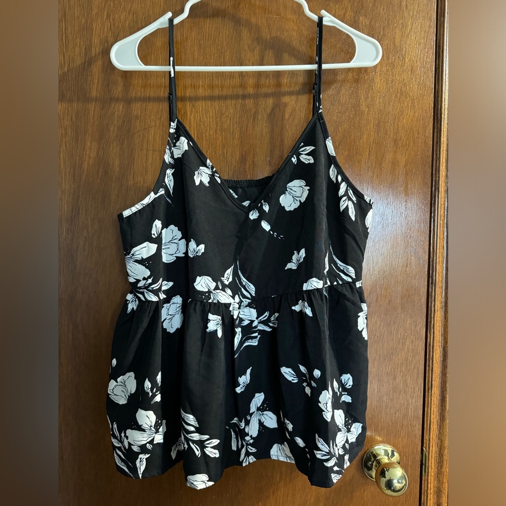 Shein Curve Black & White Tank Top Size Size 1XL